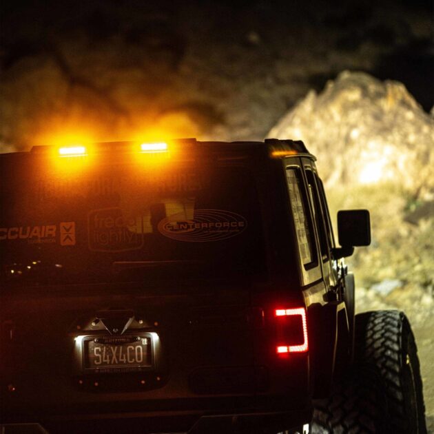 Jeep JL 28" Chase LED Light Bar Kit - Rear-Facing - Multi-Function